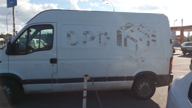 брендирование авто opel movano kak proizvoditsja oklejka avtomobilja plenkoj1